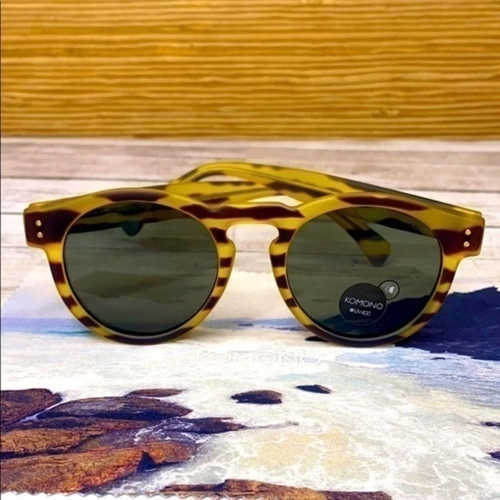 Girl's KOMONO Sunglasses NEW Yellow & Brown animal print